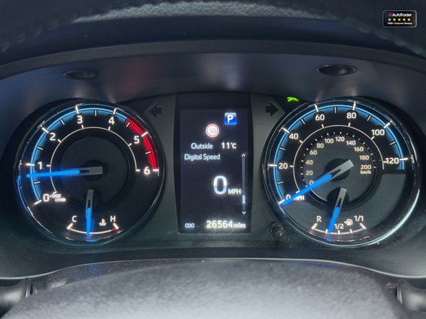 Toyota Hilux Invincible X | AUTO | D-4D | Camera | Nav | 2.8 LT | No VAT| 25