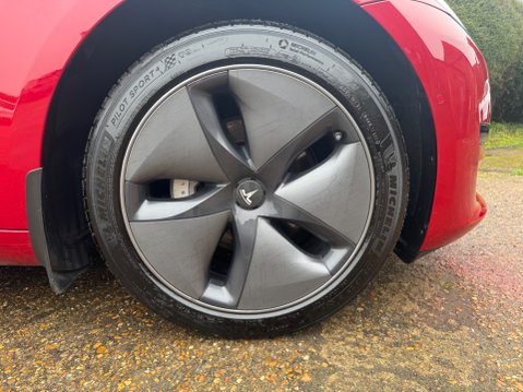 Tesla Model 3 STANDARD RANGE PLUS 27