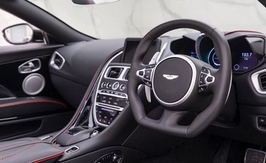 Aston Martin DBS Superleggera Volante 11