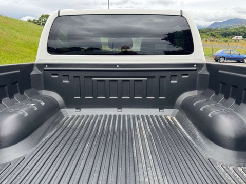 Toyota Hilux 2.4 HI-Luxury Invincible D-4D 4WD Double Cab Auto 4WD 5dr 10