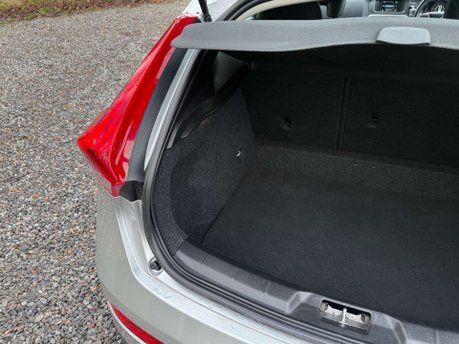 Volvo V40 1.6 V40 SE Luxury D2 Auto 5dr 45