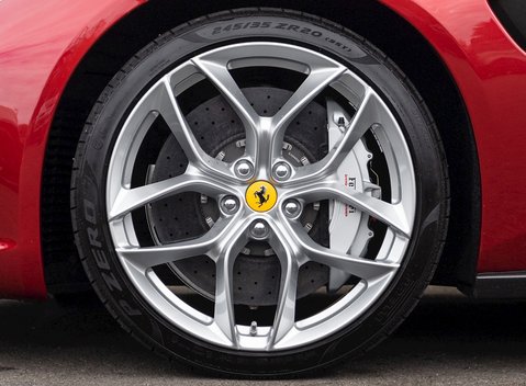 Ferrari GTC4 Lusso T 10