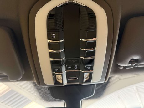 Porsche Cayenne 3.0 TD V6 SUV 5dr Diesel Tiptronic 4WD Euro 5 (s/s) (240 ps) 25