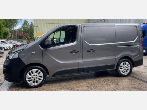 Renault Trafic 1.6 dCi ENERGY 27 Sport Nav Panel Van 5dr Diesel Manual SWB Standard Roof E 17