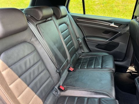 Volkswagen Golf 2.0 Golf R DSG 4WD 5dr 9