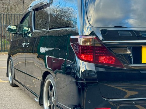 Toyota Alphard GOLDEN EYES II TWIN SUNROOF GRADE 4B WOW 38