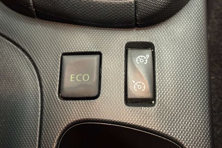 Renault Clio 0.9 TCe Dynamique MediaNav Hatchback 5dr Petrol Manual Euro 5 (s/s) (90 ps) 40