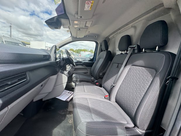 Ford Transit Custom SWB L1H1 Low Roof Limited 300 Air Con Alloys Camera Sensors EURO 6 13