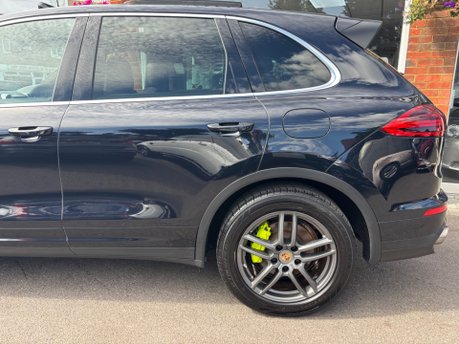 Porsche Cayenne 3.0 V6 E-Hybrid S 5dr Petrol Plug-in Hybrid TiptronicS 4WD Euro 6 (416ps) 7