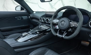 Mercedes-Benz AMG GT R Roadster 20
