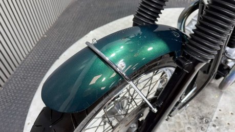 Triumph Bonneville 2004 ONLY 10K STUNNING MODERN CLASSIC NEW MOT 790CC 18