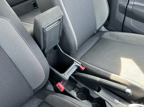 Volkswagen Polo LIFE TSI DSG 28