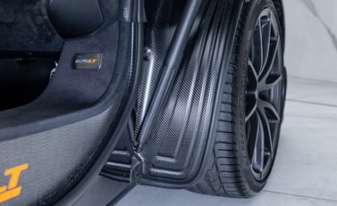 McLaren 675LT Spider MSO Carbon Series 27