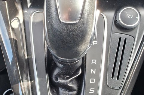 Ford Focus TITANIUM…1 FORMER KEEPER,11 SERVICES,SAT NAV,CLIMATE CONTROL 5