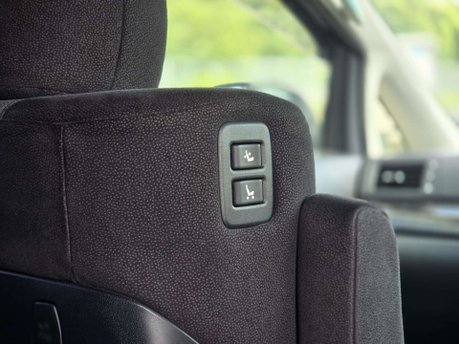 Toyota Alphard Auto+Petrol+7Seats 26