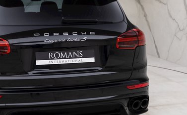 Porsche Cayenne Turbo S 25
