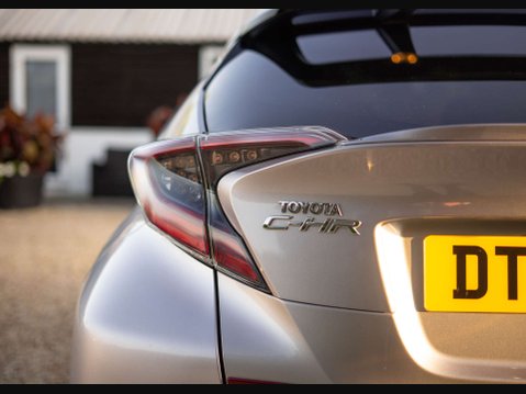 Toyota C-HR 1.8 C-HR-Dynamic HEV CVT 5dr 25
