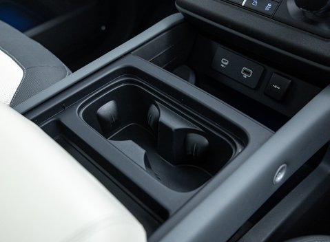Land Rover Defender 90 D300 X-DYNAMIC HSE 40