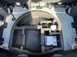 Toyota Yaris 1.5 Yaris Dynamic HEV CVT 5dr 68