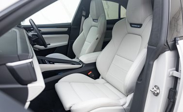 Porsche Macan Turbo Electric 16