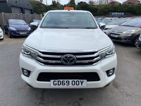 Toyota Hilux 2.4 D-4D Invincible 4WD Euro 6 (s/s) 4dr (TSS) 4