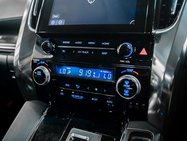 Toyota Alphard 2.5 MPV 2.5 SUV Automatic Petrol 41