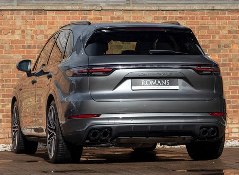 Porsche Cayenne Turbo S E-Hybrid 3