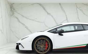 Lamborghini Huracan LP640-4 Performante 24