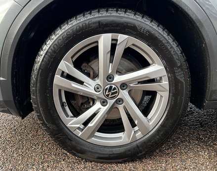 Volkswagen T-Roc 1.5 T-Roc R-Line TSI Semi-Auto 5dr 12