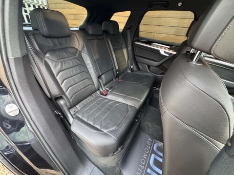 Volkswagen Touareg 3.0 Touareg V6 R-Line Tech TDI Auto 4WD 5dr 18