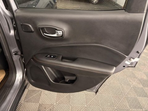 Jeep Compass 1.4T MultiAirII Limited Auto 4WD Euro 6 (s/s) 5dr 32