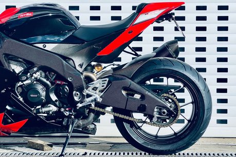 Aprilia RSV RSV 4 Factory 27