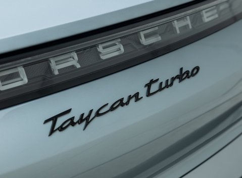 Porsche Taycan TURBO 33