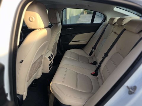 2015 Jaguar XE thumbnail 17