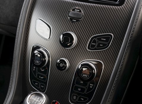 Aston Martin Vantage GT8 18