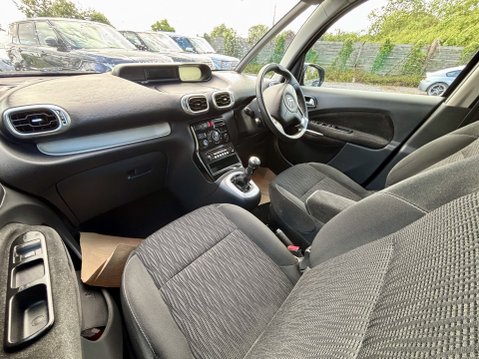 Citroen C3 Picasso EXCLUSIVE HDI low mileage FULL SERVICE HISTORY £20 Tax 11