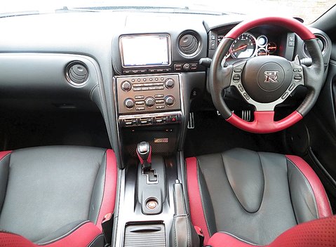 Nissan GT-R Premium Edition 8