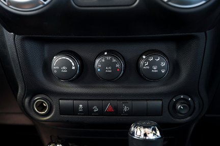 Jeep Wrangler SAHARA CRD By Kahn's The Chelsea Truck Company 20