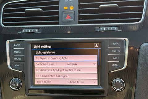Volkswagen Golf GTD - PANORAMIC ROOF - ACC - SPORT AND SOUND PACK - CARPLAY 47