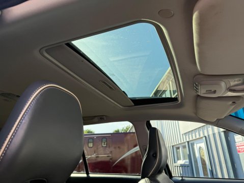 Volvo XC90 2.4 D5 SE Lux Geartronic AWD 5dr 29