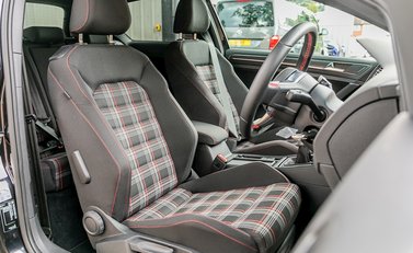 Volkswagen Golf GTI 11