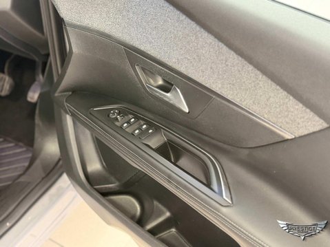 Peugeot 5008 1.2 PureTech Allure EAT Euro 6 (s/s) 5dr 86