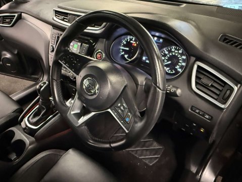 Nissan Qashqai 1.3 Qashqai Tekna DiG-T Semi-Auto 5dr 30