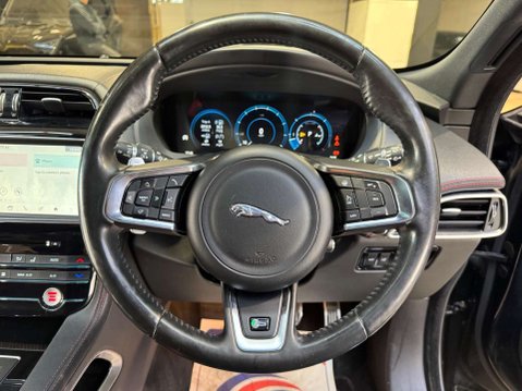 Jaguar F-Pace 3.0 F-PACE V6 S AWD D Auto 4WD 5dr 47
