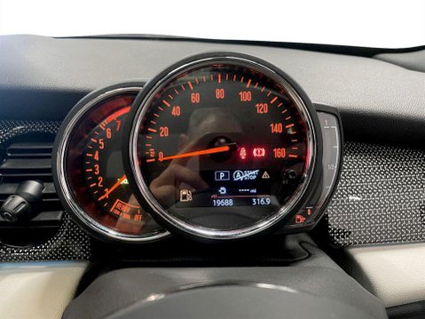 Mini Hatch 1.5 Cooper Exclusive Hatchback 3dr Petrol Steptronic Euro 6 (s/s) (136 ps) 14