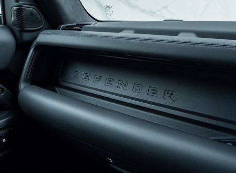 Land Rover Defender 110 OCTA Black 27