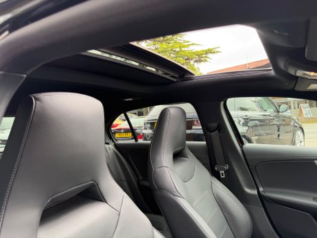 Mercedes-Benz A Class AMG A 35 4MATIC PREMIUM PLUS MHEV 31