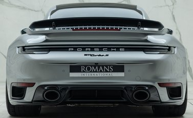 Porsche 911 Turbo S (992) 8