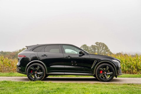 Jaguar F-Pace 5.0 SVR 4