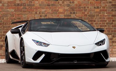 Lamborghini Huracan Spyder LP640-4 Performante 1